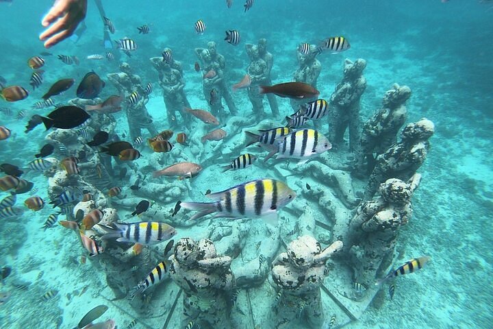Patung Cinta Bawah Laut